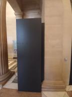 Photo détaillant le don Grand meuble vitré de conservation - Musée du Louvre