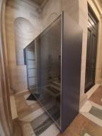 Photo détaillant le don Grand meuble vitré de conservation - Musée du Louvre