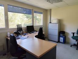 Photo détaillant le don Mobilier de bureau  occasion (cause déménagement)