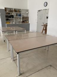 Photo détaillant le don Tables d'ateliers - Bon état