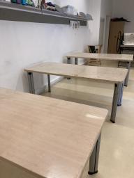 Photo détaillant le don Tables d'ateliers - Bon état