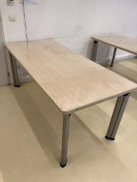 Photo détaillant le don Tables d'ateliers - Bon état