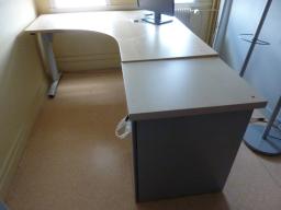 Photo détaillant le don BUREAU AVEC CAISSON