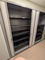 Photo détaillant le don Armoire Haute Métallique-Portes rideaux