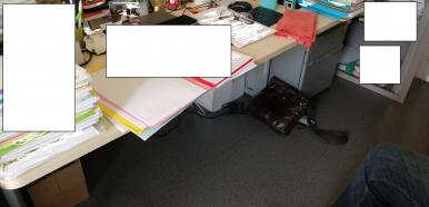 Photo détaillant le don Bureau 240 x 80 - état moyen