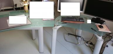 Photo détaillant le don Bureau plateau verre - 300x80 - état correct