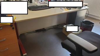 Photo détaillant le don Bureau droit 180x80 - état moyen