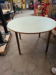 Photo détaillant le don Lot de 4 tables