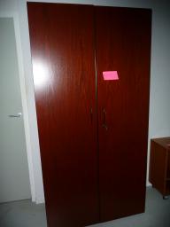 Photo détaillant le don Armoire bois acajou avec clé (ref interne 81.2)