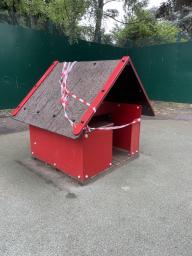 Photo détaillant le don Jeu école cabane