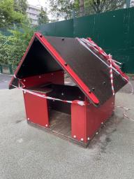 Photo détaillant le don Jeu école cabane