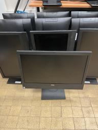 Photo détaillant le don 10 Dell Optiplex 7450 AIO (clavier, souris, câble d’alimentation inclus)