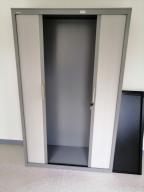 Photo détaillant le don Lot de 6 armoires hautes, largeur 120 cm et 100 cm