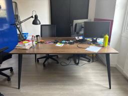 Photo détaillant le don Bureau Bench 4 places