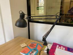 Photo détaillant le don Lot lampe de bureau et lampadaire