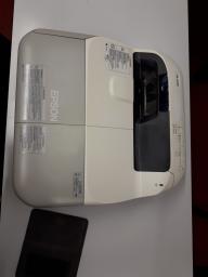 Photo détaillant le don Vidéoprojecteur ultra-courte focale