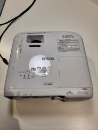 Photo détaillant le don Vidéoprojecteur EPSON EB-982W