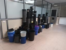 Photo détaillant le don Corbeilles de bureau