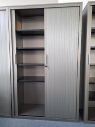 Photo détaillant le don Armoires métalliques haute à rideau