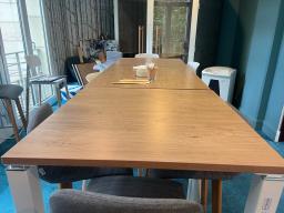 Photo détaillant le don Table haute bois et blanc