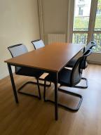 Photo détaillant le don Lot de 2 tables polyvalentes - taille différente