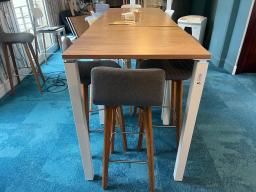 Photo détaillant le don Table haute bois et blanc