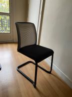 Photo détaillant le don Lot de 6 chaises noires et grises