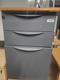 Photo détaillant le don Caisson métallique sur pied 3 tiroirs