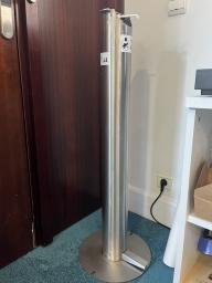 Photo détaillant le don Lot de 2 distributeurs gel hydroalcoolique