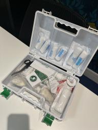 Photo détaillant le don 2 kits de secours