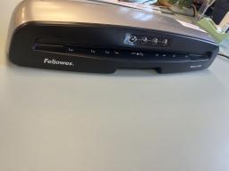 Photo détaillant le don Plastifieuse Saturn A3