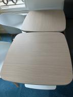 Photo détaillant le don Deux tables blanches et bois