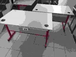 Photo détaillant le don tables type paillasse